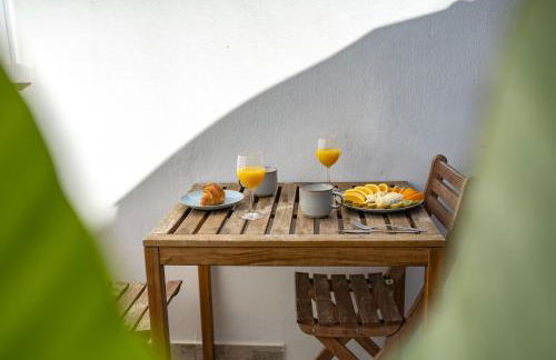 Cozy Old Town Apartment with Sunny Terrace - Photo 16