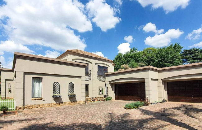 Or Tambo Airport Holiday Home - Photo 64