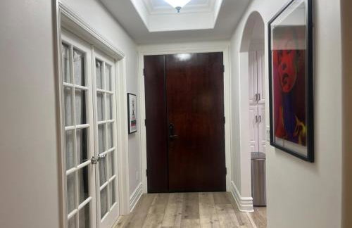 Studio City Chic Large Contemporary Condo - Foto 12