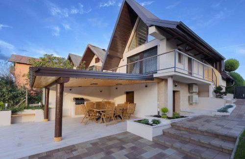 Franc Holiday House With a Spacious Terrace, Hot Tub And Sauna - Foto 6