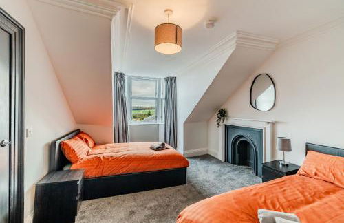 The Central 3BR Second-Floor Apartment - Photo 10