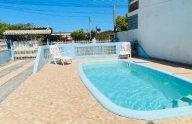 Casa com piscina próximo a praia - Foto 1