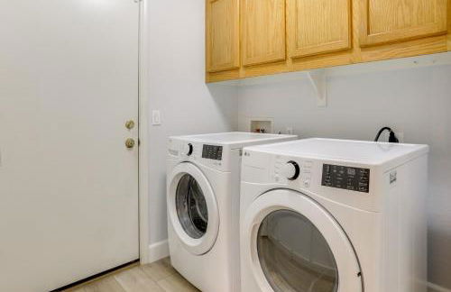 Spacious and Fenced Yard Pet-Friendly Surprise Home - Foto 23