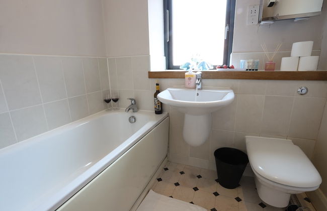 O2 Mailbox Central Premier Apartment - Photo 21