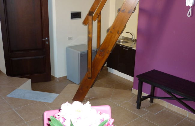 Furnished Studio Flat in Residence - Photo 4