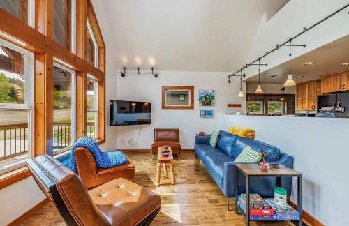 Walk-In Skiing/Tubing Across at Summit East - Foto 31