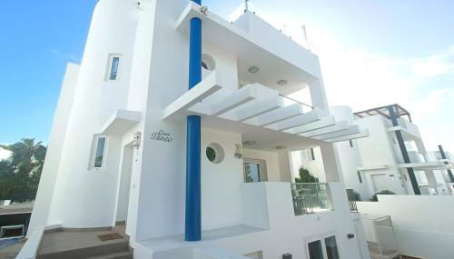 5 bedroom villa in Cala Vadella - Photo 2