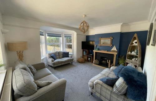 Blissful 4-Bedroom Home with Hot tub - Foto 10