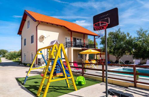 Spacious Holiday Home Joy with pool and playground, Suhovare - Foto 83