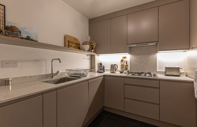 JOIVY Stylish 2-bed Flat w/ Terrace Near Battersea Park - Foto 13