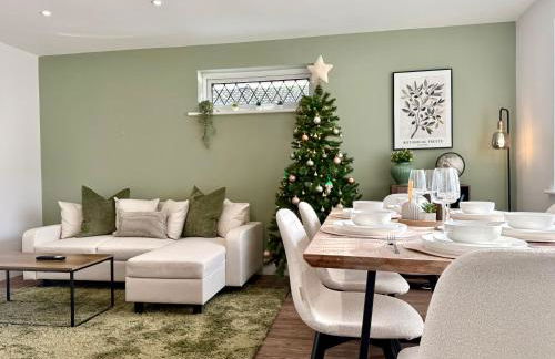 Winter Getaway - Luxury Bungalow w Games Room - Photo 12