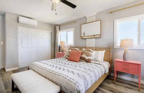 Mid-Century Magic with Mountain Views - Photo 11