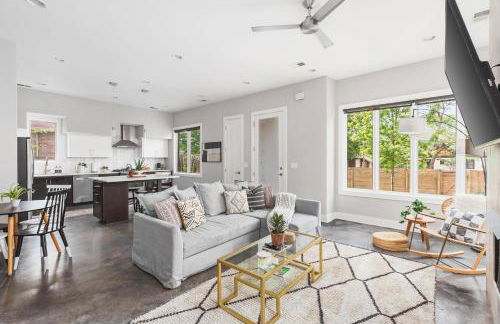 Modern Luxury with Rooftop Deck, 3 mi to Downtown - Foto 5