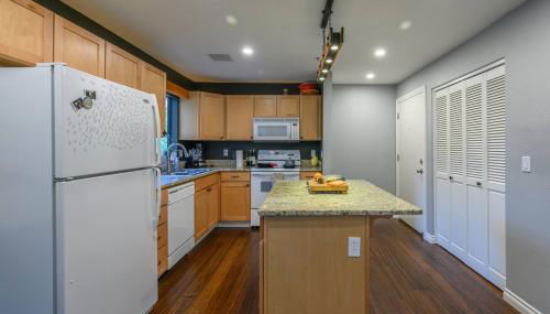 Waterfront Condo, 25ft from riverwalk, Pool & HotTub - Foto 2