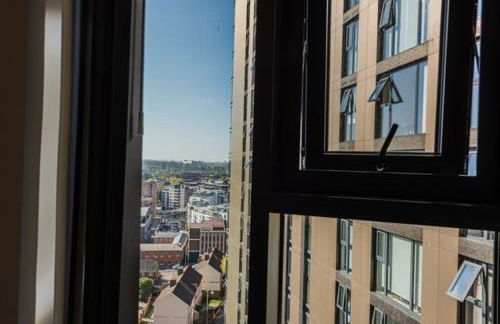 Stylish Skyline Apartment - 2 Bed, 2 Bath, Gym, Concierge in City Centre - Foto 40