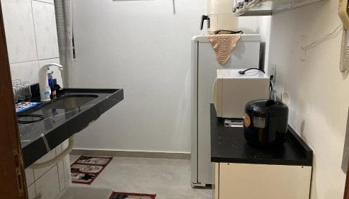 Apartamento de 2 quartos, com ar-condicionado em um deles, e no outro ventilador de teto, cama pras cinco ocupantes e garagem, a 2 km do centro - Foto 5