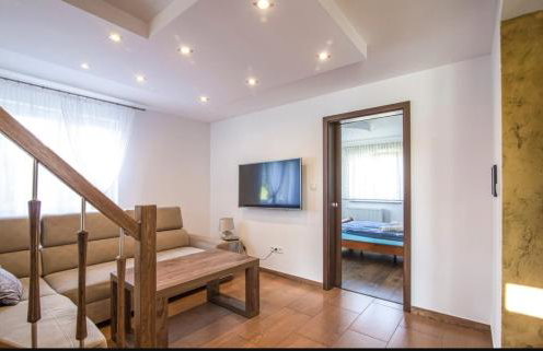 Biały domek nad stawem - Foto 29