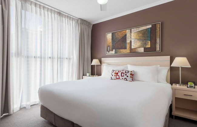 Oaks Brisbane River City Suites - Photo 22