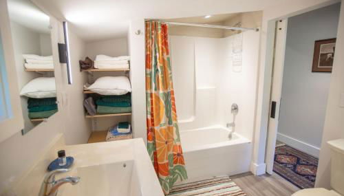 Modern Woodland Escape w Wshr dryer and Large Yard - Foto 5