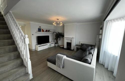 House - 3 bed 2 bath, self check in, amazing views! - Photo 4