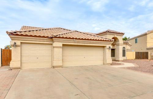 Game Room and Backyard Oasis Avondale Group Getaway - Foto 33