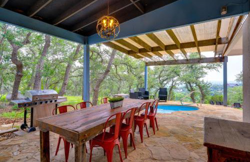 Modern Fischer House with Deck, Fire Pit and Hot Tub! - Foto 29