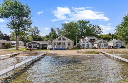 Sauna, Game Room, and Beach Front on Houghton Lake - Foto 78