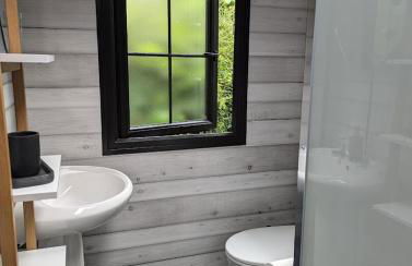 'Monktonmead Lodge' in secluded setting, with private indoor pool. - Photo 24