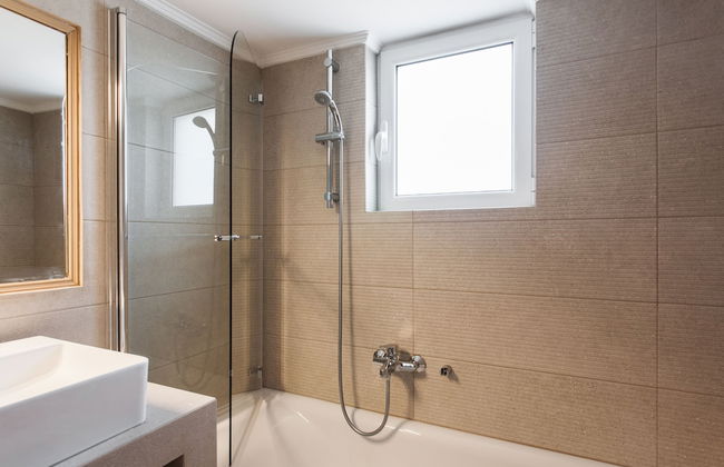 Celestial 3BR Apartment with Balcony - Foto 36