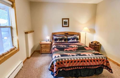 Secluded Log Cabin with Views & Hot Tub, Foosball, Wood Stove - Heavenly Homestead - Foto 20