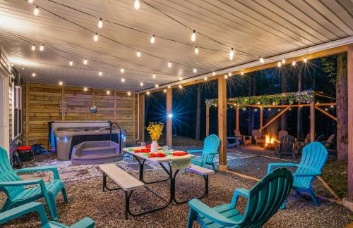 Chalet with Hot Tub, Game, Movie Room, Lake and Pool Access - Foto 44