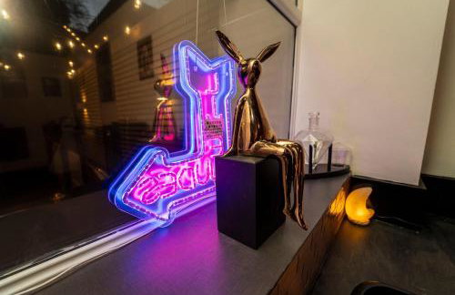 Play Queen - A Playful Unique Hot Tub Retreat - Foto 14