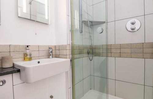 The Upper Deck - Photo 17