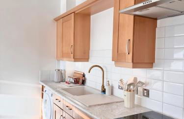 Lux 2-Bed City Centre Apartment Sleeps 6 Free Parking Balcony Near Leeds Station & Millennium Square view - Foto 13