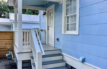 Newest Cottage Downtown. Pet Yes - Photo 35