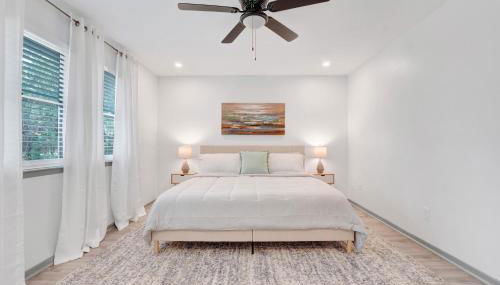 Treehouse Retreat 2Bed 2Bath Entire Townhome in The Woodlands - Foto 5