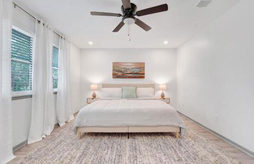 Treehouse Retreat 2Bed 2Bath Entire Townhome in The Woodlands - Foto 5