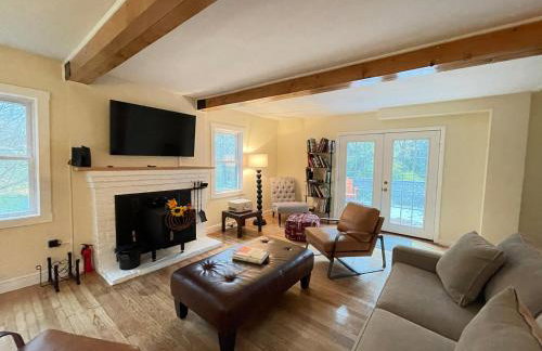 Dual-Home Berkshire Retreat Sleeps 16 - Foto 51