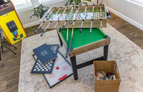 Sleeps 12 | 2 Kings w/ Ping-Pong, Gym, Arcade, BBQ - Foto 29