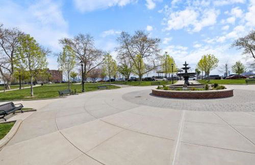 Luxury and Chic 2BR 2BA Apt only 15 Mins to NYC & Hoboken - Foto 35