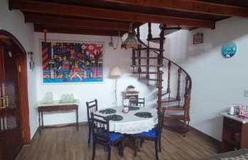 Casa Rosa de Peruíbe - Casa de Temporada 3 dormitórios, 10 hóspedes, piscina, wi-fi, netflix, 800 metros da praia - Photo 10