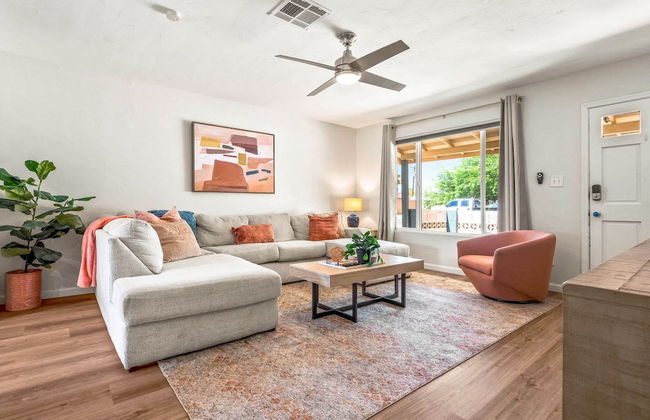 5BR Sleeps 10 Hot Tub Fire Pit Games & Walk to ASU - Foto 16