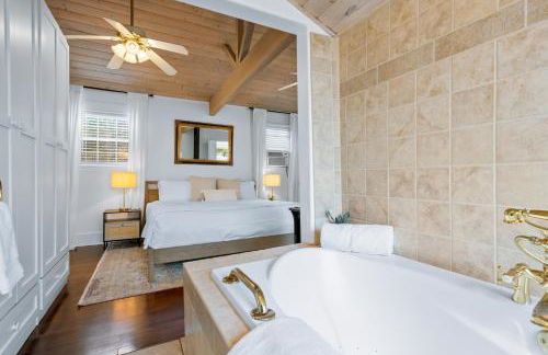 Santa Barbara Beach Cottage - Photo 18