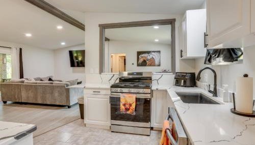 Riverfront Home with Porches and Views in Cotter! - Foto 3