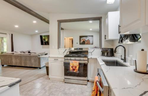 Riverfront Home with Porches and Views in Cotter! - Foto 3