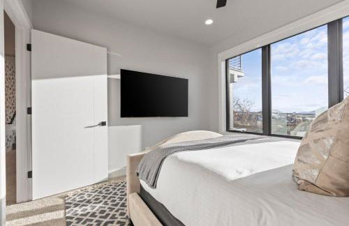 Mountain House PC, Snowy Lake Views Private Hot Tub, New Build, Jordanelle Lake! - Foto 16