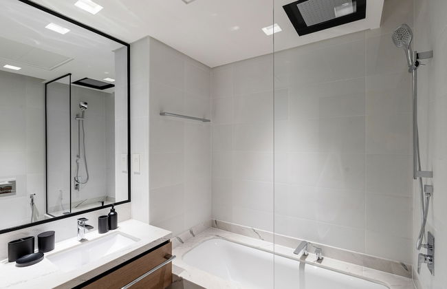 Stylish 1BR at Palace Residences - Photo 22