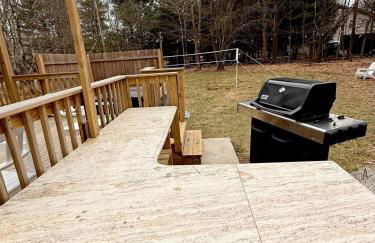 Pocono Chalet,Hot Tub,Arcade,Fireplace, Lake,Pool, Pet friendly, near Jim Thorpe No extra fees to use amenities - Foto 49