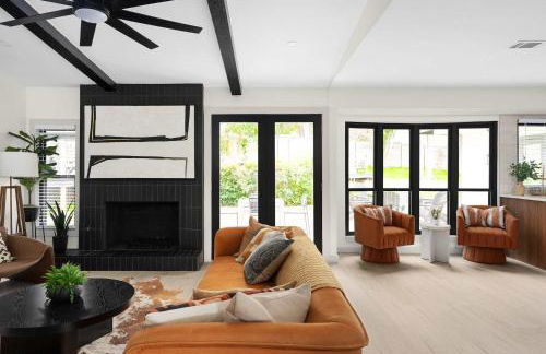 Luxury Zilker Home Pool Hot Tub and 2 Kitchens - Photo 46