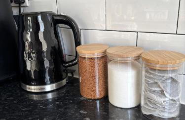 3 Double Beds Links to M6 & M5 - Foto 18